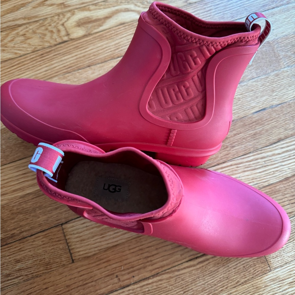 BRAND NEW without tags UGG rain boots size 10